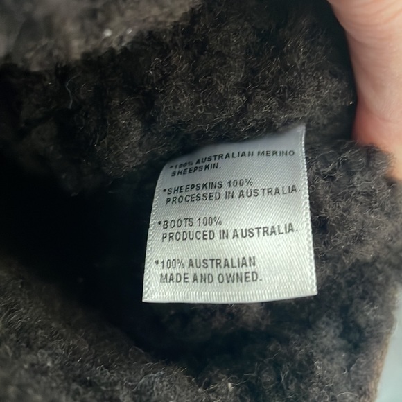 UGG Australia Sheepskin Boots - Picture 6 of 7